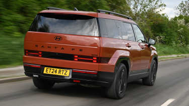 Hyundai Santa Fe сзади